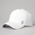 Witte katoenen baseballpet met een minimalistisch zwart geborduurd lachend gezicht - Eén maat / Wit