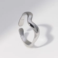Bague ouverte vagues en acier inoxydable argenté, design minimaliste ajustable pour femme - Taille 7 (Réglable) / Couleur Acier