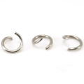 DIY jewelry parts: Three silver 18K vacuum plated stainless steel open jump rings on white - 0.8*5mm / Steel