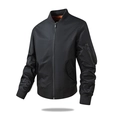 Klassische schwarze Bomberjacke mit orangefarbenem Futter und gerippten Details auf Weiß - M / Schwarz
