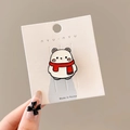 Spilla smaltata con orsetto polare bianco e sciarpa rossa su cartoncino regalo - Orso natalizio