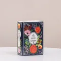Dunkelblaue Keramikvase in Buchform mit Secret Garden Blumenmuster und glänzender Oberfläche - Klein / Blumenbuch