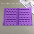 Dettaglio dello stampo in silicone viola a 20 cavità con segni di dimensione e temperatura - Stampo 20 Cavità Onda Striscia Lunga