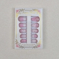Detailweergave van 24 roze kunstnagels met strik, parel en luipaardhartpatronen - Roze Luipaard Hart Strik Stijl (WY-045) / 24 Stuks/Doos