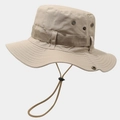 Detail eines khakifarbenen Ripstop-Sonnenhutes mit Belüftung und verstellbarem Kordelzug - Hellbeige