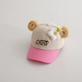 Detailansicht der Kinder-Basecap mit Plüsch-Bärenohren und 3D-Blumen-Bienen-Patches - 54cm (2-8 Jahre) / Rosa und Beige (4#)