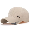 Cappellino sportivo marrone chiaro ad asciugatura rapida in mesh con logo laterale - Regolabile / Beige