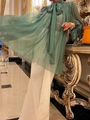 Elegantes Set aus dunkelgrüner Schleifenbluse und cremeweißer Hose mit weitem Bein - Einheitsgröße / Grün