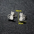 Boucles d'oreilles minimalistes en forme de chat en acier inoxydable argenté poli - Chat 2 / Couleur Acier