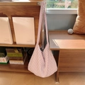Sac hobo chic en toile à carreaux lilas et blanc, style estival et décontracté - Violet