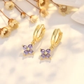 Elegante goldene Ohrringe mit lila vierblättrigen Zirkonia-Kleeblatt-Anhängern - Lila Zirkonia Kleeblatt / Gold