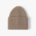 Gorro de punto minimalista para invierno en color camel oscuro con borde doblado - Caqui