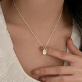 Elegante collana a fagiolo argento con pendente di perla bianca su catena fine da donna - Argento
