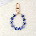 Blauer Evil Eye Schlüsselanhänger mit Perlen und goldenem Karabinerverschluss für Taschen - Blau
