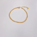 Detalle de pulsera de cadena Figaro dorada con cierre de mosquetón y extensor - figaro cadena
