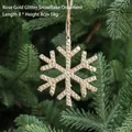 Fiocco di neve glitterato oro rosa 8x8cm appeso a un ramo verde di albero di Natale - Fiocco di Neve Dorato