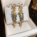 Gros plan détaillé de boucles d'oreilles à pampilles en cristal avec strass brillants. - Puces à Gland en Cristal de Pierre Étoile (15#)