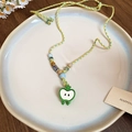 Grüne Apfel-Halskette mit buntem gewebtem Seil und Keramikperlen auf einem Keramikteller - Perle Keramik Apfel (11#)