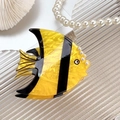 Détail d'une pince à cheveux poisson tropical en acétate marbré jaune avec perles - 6.3cm / Jaune