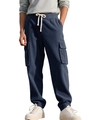 Dettaglio della trama in velluto a coste blu e design cargo multitasche sui pantaloni jogger - S / Blu navy