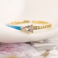 Detaillierte Nahaufnahme von 18K Goldring mit birnenförmigem Zirkon und blauer Emaille - Himmelblau (13227) / Einstellbar Offen