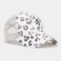 Dettaglio della rete bianca traspirante e della stampa leopardata su questo cappellino - Stampa leopardata nera e marrone su sfondo bianco (Colore 11)