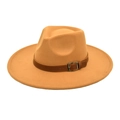 Détail du chapeau en laine camel avec un ruban en cuir marron et une boucle métallique - M (56-58cm) / Chameau