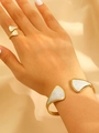 Elegante set bracciale e anello placcato oro con dettagli in smalto bianco a pera - Set Bracciale e Anello Semplice in Smalto Ginkgo