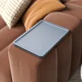 Graues Sofa-Armlehnentablett aus Silikon mit rutschfestem Rand für Getränke und Ablage - Silikon / Rechteckig / Grau