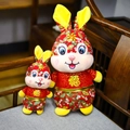 Due peluche di coniglio dello zodiaco del Capodanno Cinese in tessuto floreale rosso - Coniglio in Tessuto Floreale in Piedi