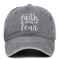 Berretto da baseball in cotone grigio lavato con ricamo Faith Over Fear vista frontale - Regolabile / Grigio