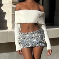 Top in maglia bianca con spalle scoperte e minigonna con paillettes argento - S / Top Bianco