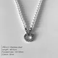 Élégant collier en perles d'eau douce argentées avec un pendentif anneau en cristal brillant. - Collier Fermoir Cercle Strass Argent (XNL0004-1)