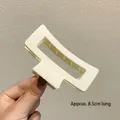 Cremefarbene matte Haarklammer rechteckig 8,5cm Länge mit hohlem geometrischem Design - Matt Weiß Rechteckig 8,5cm