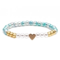 Pulsera de perlas azules y blancas con cuentas doradas y un colgante de corazón de oro - Colgante de Corazón / Blanco+Azul Claro+Dorado