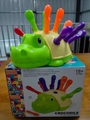 Educatieve krokodil puzzel met gekleurde pinnen voor sensorische en motorische training - Krokodil (Kleurdoos Engelse Versie)