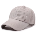 Gorra de béisbol gris beige claro transpirable con orificios cortados por láser - Gris claro
