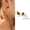 Vintage irregular golden earrings with black oval stone, size 1.8cm x 1.2cm - Zjge0583