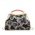 Vintage-Handtasche aus schwarzem Satin mit Blumenmuster, Goldrahmen und Holzgriff - Schwarz