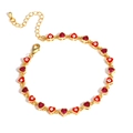 Detail eines goldenen Herz-Armbands mit roten Steinen und Evil-Eye-Emaille - Roter Herz Zirkon Stil (Gold 2)