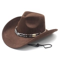 Donkerbruine suède cowboyhoed met kralenband en verstelbaar windtouw op witte achtergrond - M (56-58cm) / Bruin