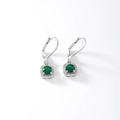 Boucles d'oreilles dormeuses avec zircon carré vert et monture en argent à halo - Vert
