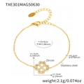 Détail d'un bracelet doré avec trèfle en cœurs de zircon et chaîne réglable sur fond blanc - Or 5A Zircone Cœur Trèfle Bracelet (15+5cm)