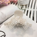 Pince à cheveux élégante en acétate blanc crème avec nœud en dentelle et design raffiné - Env. 9,7 cm / Marbre Plume Blanche - Pince Noeud Dentelle