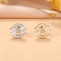Vue détaillée des boucles d'oreilles cœur en argent et or avec opale et zircone - 12# Rond d'Argent Ajouré Opale
