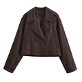 Korte bruine dames trenchcoat met dubbele rij knopen, grote revers en schouderbandjes - XS / Kastanjebruin