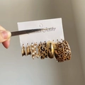 Set di 10 orecchini a cerchio dorati a C con perle acriliche e stampa leopardata - Set di 10 Paia di Perle Leopardate Oro (Perno in Argento)