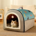 Halbgeschlossenes Katzenbett mit blauem Geometriemuster und weißem Webpelzbesatz - Für Kätzchen (Unter 2,5 kg) / Blau