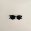 Gafas de sol negras para niños con montura Boston y remaches de plata - Montura Negra / Lentes Negras