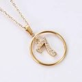 Detail der Goldhalskette mit funkelndem Zirkonia besetzten Zahlenanhänger - Gold Nummer 7